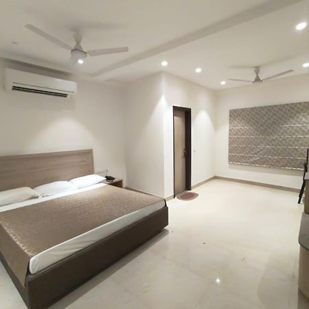 ורנאסי Hotel Bagla Atithi Banaras מראה חיצוני תמונה