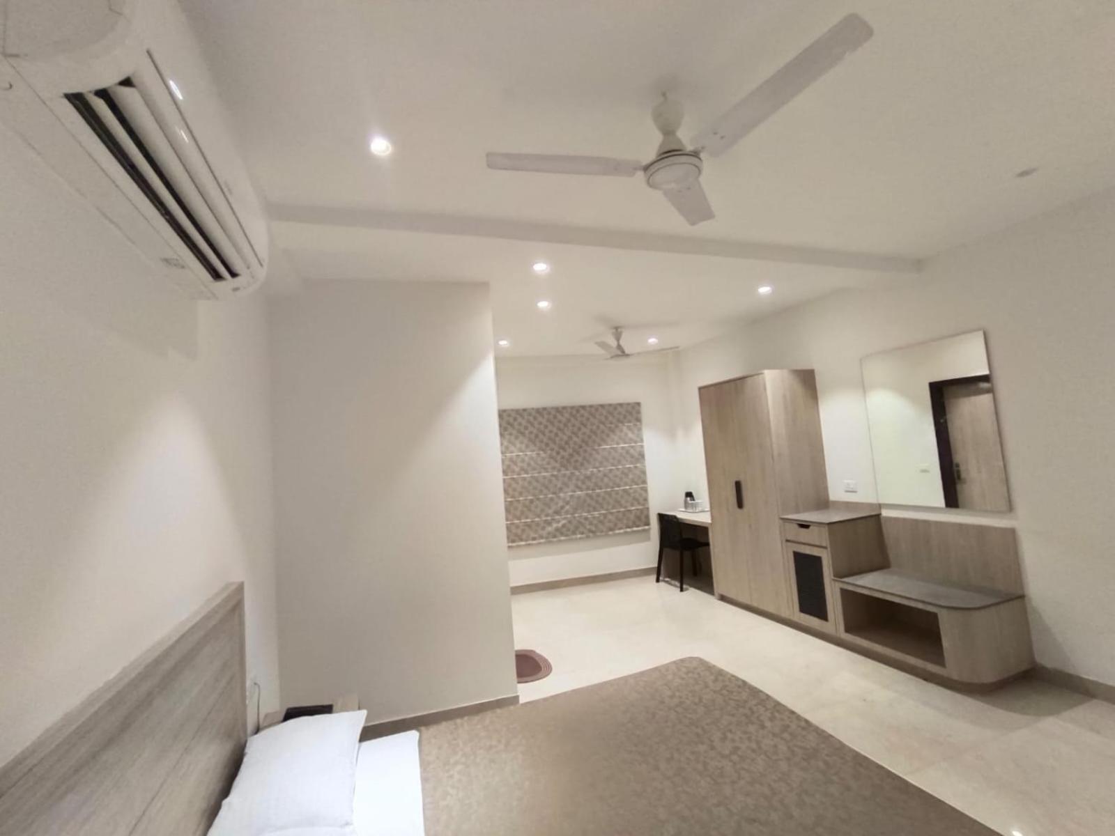 ורנאסי Hotel Bagla Atithi Banaras מראה חיצוני תמונה
