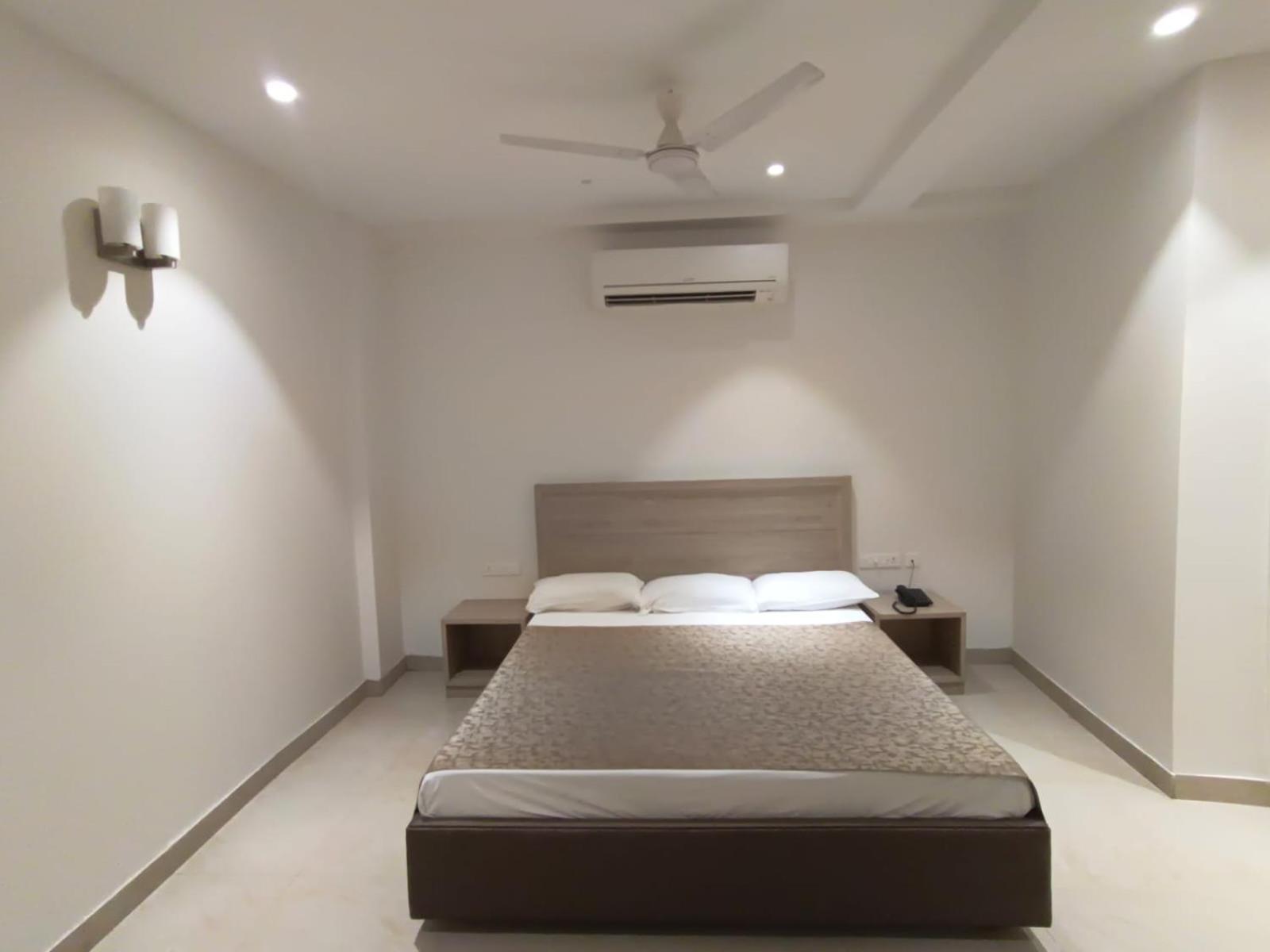 ורנאסי Hotel Bagla Atithi Banaras מראה חיצוני תמונה