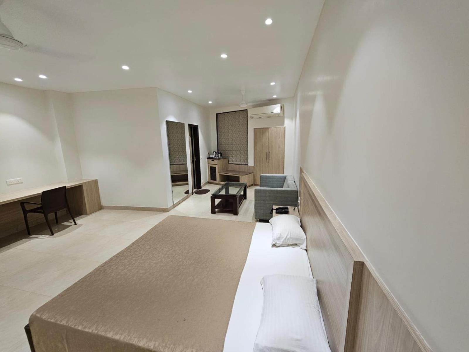 ורנאסי Hotel Bagla Atithi Banaras מראה חיצוני תמונה
