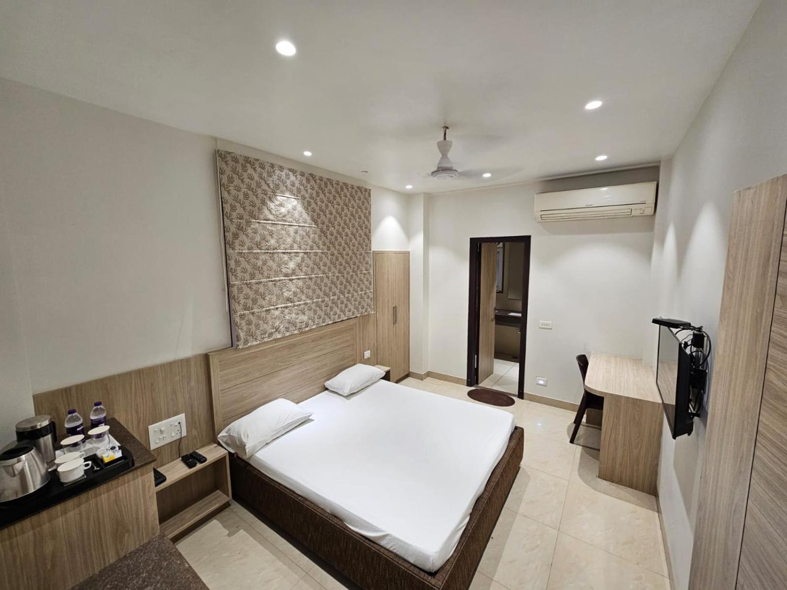 ורנאסי Hotel Bagla Atithi Banaras מראה חיצוני תמונה