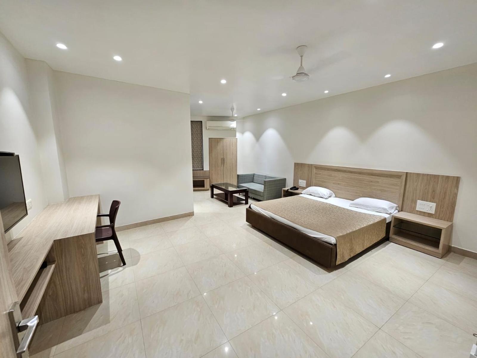 ורנאסי Hotel Bagla Atithi Banaras מראה חיצוני תמונה