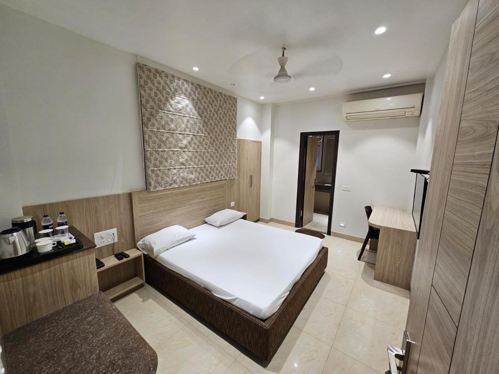 ורנאסי Hotel Bagla Atithi Banaras מראה חיצוני תמונה