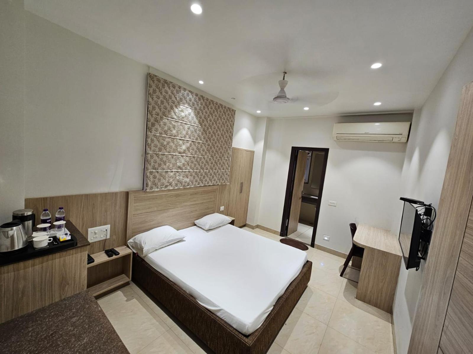 ורנאסי Hotel Bagla Atithi Banaras מראה חיצוני תמונה