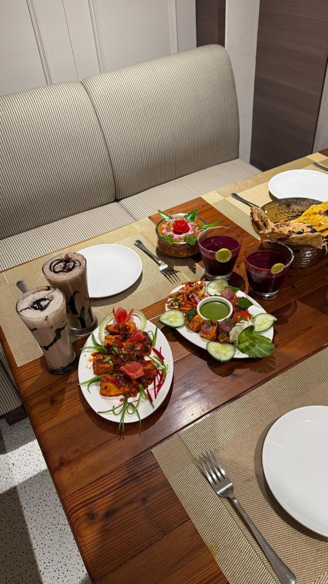ורנאסי Hotel Bagla Atithi Banaras מראה חיצוני תמונה